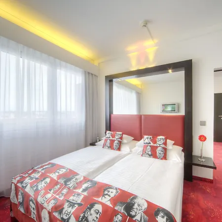 Отель Arcotel Nike 4*